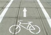 Велосипедам и автобусам — отдельные полосы